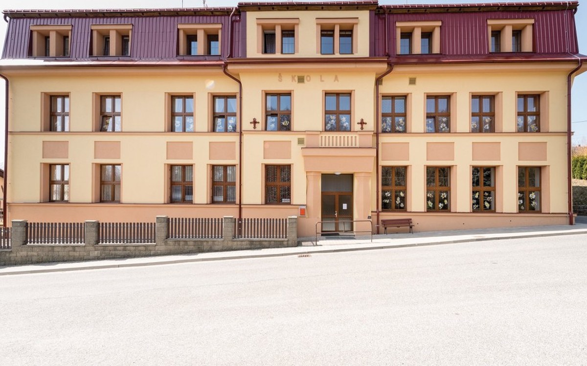Általános iskola és óvoda, Huntířov, Csehország