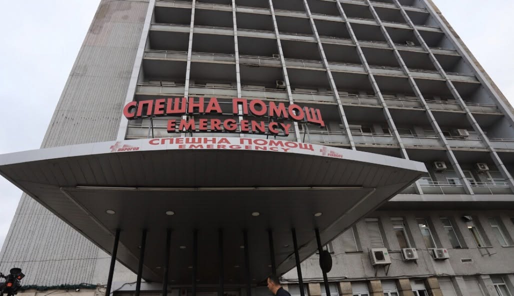 Egészségügyi épület tetején telepített ATREA légkezelő berendezések